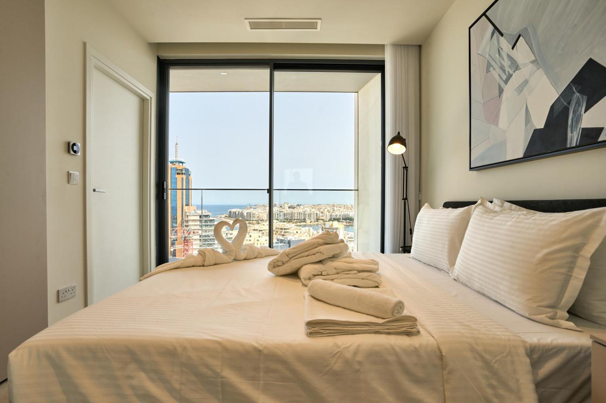Luxury With Panoramic Sea Views In Mercury Towers *